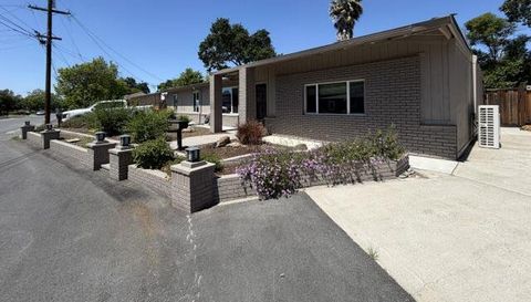 3225 Sheffield Pl
