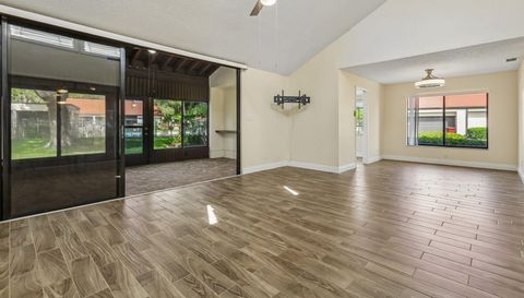 107 Seville Ct N