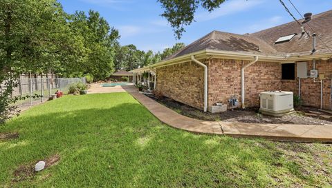 125 Lexington Dr