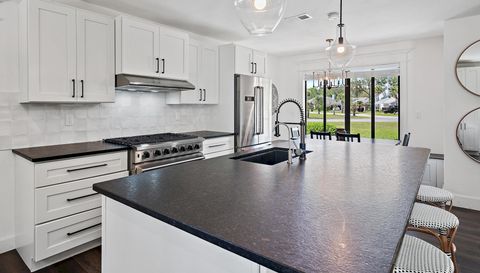 89 Country Club Dr W