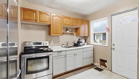 1223 N Centennial St