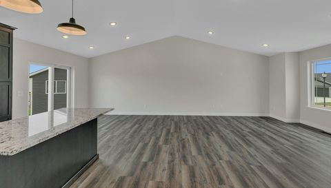 1013 26th Street Loop N