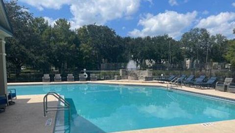 13700 Richmond Park Dr N