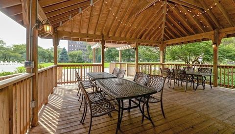 5555 N Sheridan Road