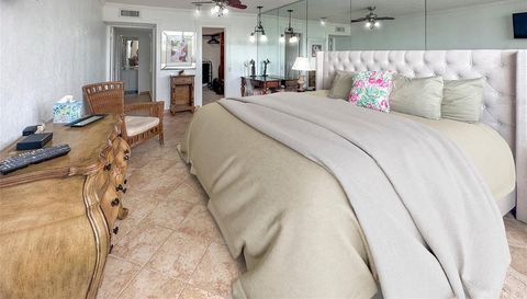 6165 AVE. ISLA VERDE