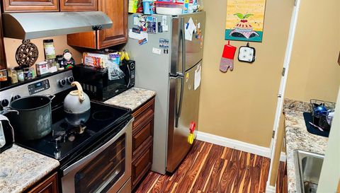 24 Meadowridge E