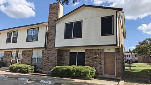 923 Vedral Pl