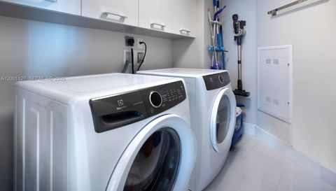 300 Sunny Isles Blvd