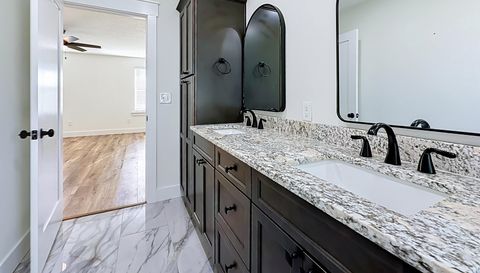 14217 Camelot Pl