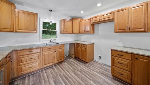1218 Sweet Creek Rd
