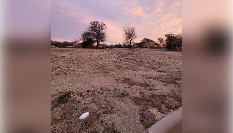 3909 Crescent Dr