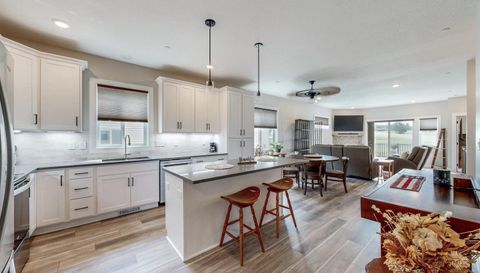 698 Shardlow Place NE