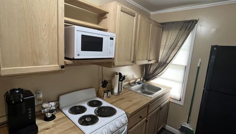 156 Lakeshore Dr