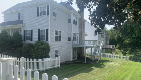 145 Lexington Way N