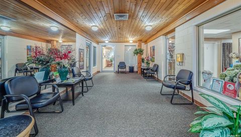 887 Old Country Rd