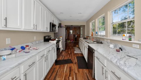 111 E 54th St