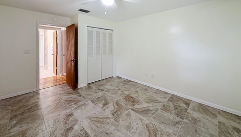 3944 NW 40th Ct