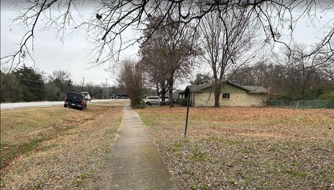 1118 N Lancaster Hutchins Rd