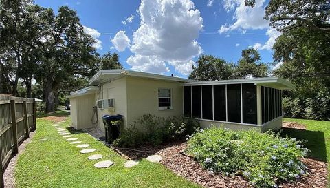 1025 Lake Jessamine Dr