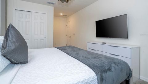 1692 TROPICAL PALMS CIRCLE