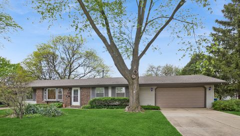 932 W Weathersfield Way