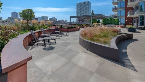 1600 S Prairie Avenue