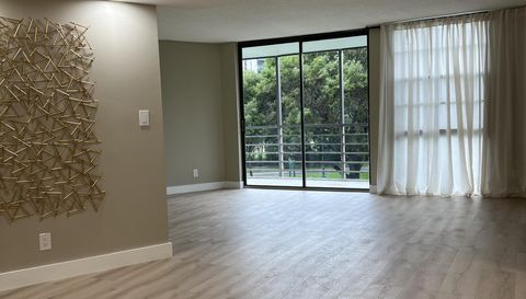 20500 W Country Club Dr APT 308 Aventura