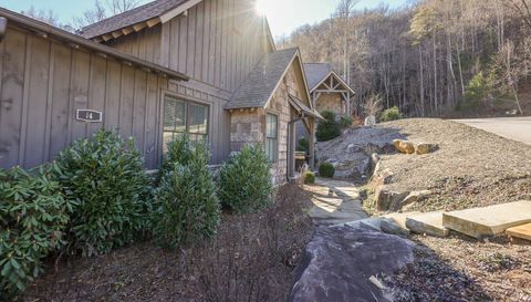 14 E Saddle Notch Ln