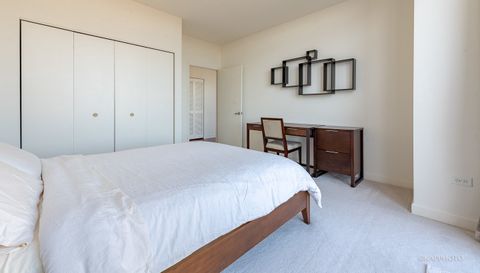 1600 S Prairie Avenue