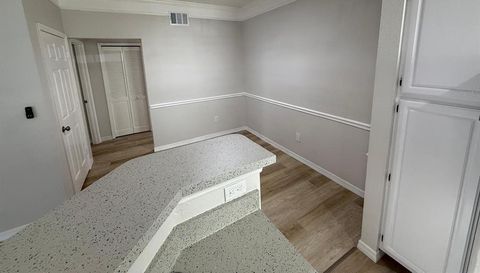 3478 Westchester Square