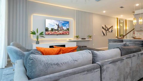 1692 TROPICAL PALMS CIRCLE