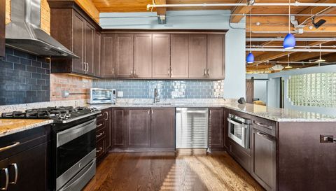 913 W Van Buren Street