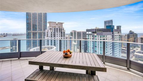 1000 Brickell Plz