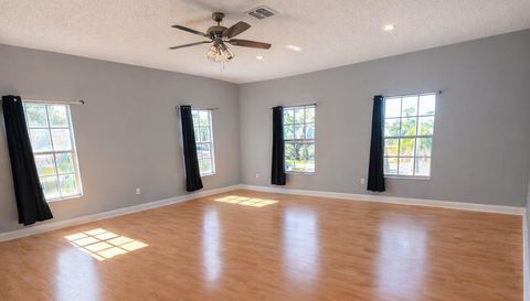 7823 Shane Ct