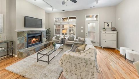 1617 N Oakley Avenue