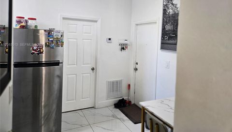 384 Tamiami Canal Rd