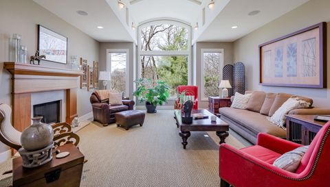 4209 N Oak Pointe Ct NE