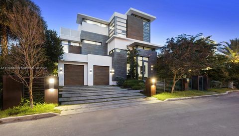 440 Mola Ave