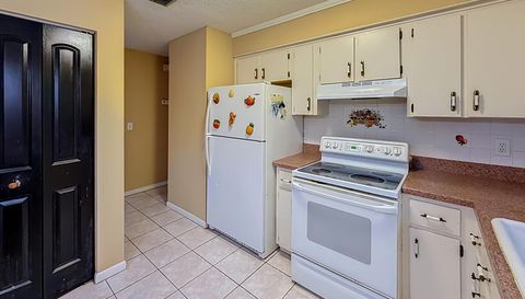 2301 NE 32nd Pl
