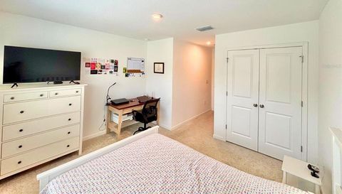 1005 SPRING PALMS LOOP