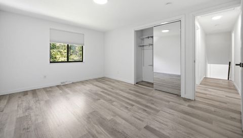 5864 N Oval