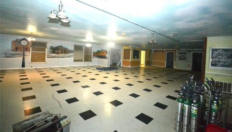 107 S Lincoln Street