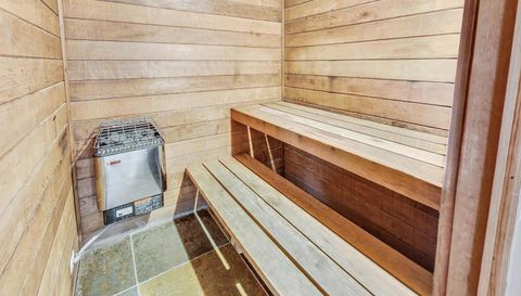 3900 N Pine Grove Ave