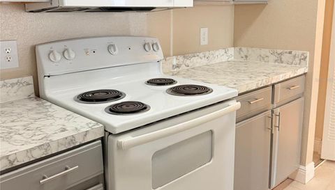 2214 GRAND CAYMAN COURT