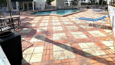 9715 Fontainebleau Blvd