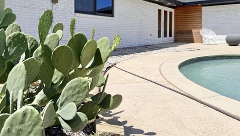 2760 N Hillbrier Cir