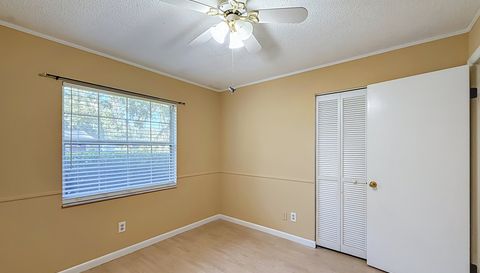 2301 NE 32nd Pl