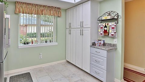 865 MACLAREN DRIVE N