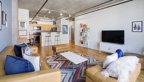 700 W Van Buren Street