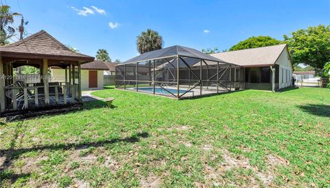 694 Dixie Ln
